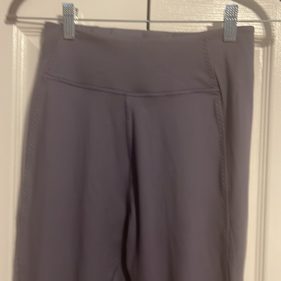 NWOT Victoria's Secret incredible essential legging in lavender size small - Picture 2 of 14